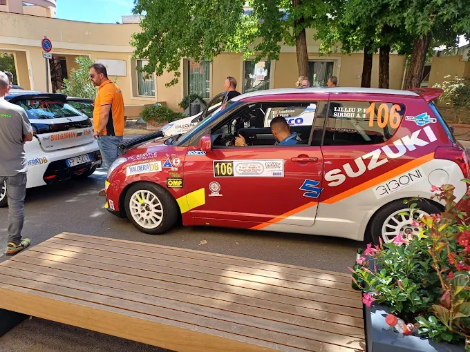 rivenditore per abbigliamento da rally a Pistoia
